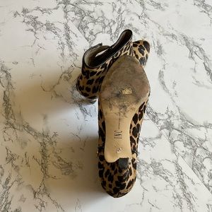 Leopard booties, a wardrobe staple! Perfect for holiday parties.